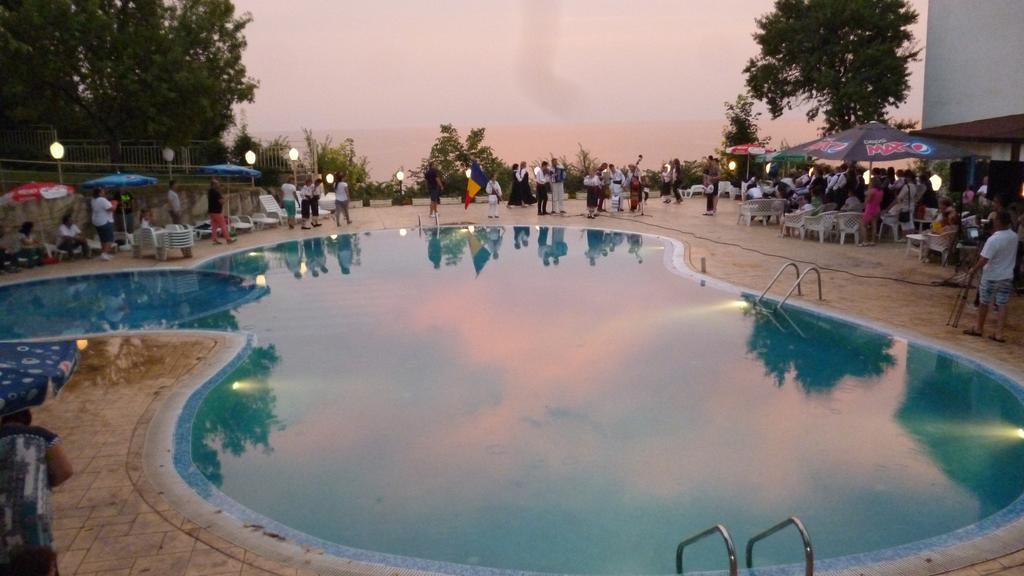 Ahilea Hotel - Free Pool Access Balchik Extérieur photo
