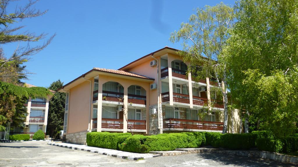 Ahilea Hotel - Free Pool Access Balchik Extérieur photo