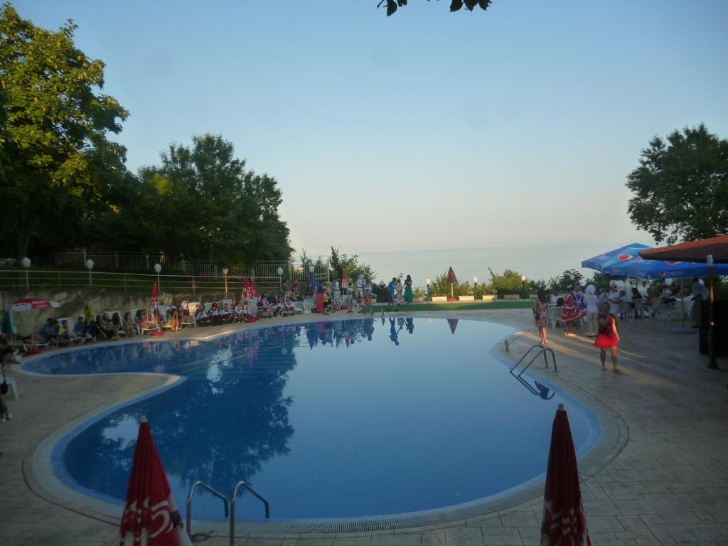Ahilea Hotel - Free Pool Access Balchik Extérieur photo
