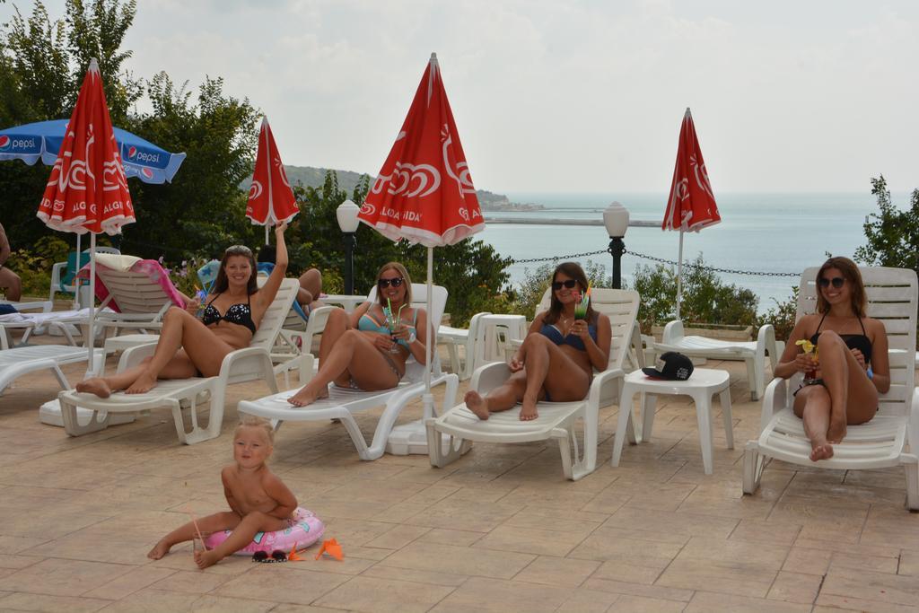 Ahilea Hotel - Free Pool Access Balchik Extérieur photo