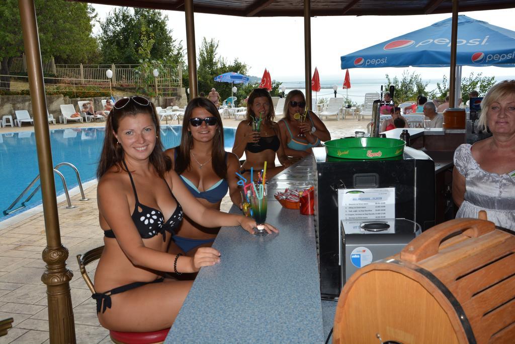 Ahilea Hotel - Free Pool Access Balchik Extérieur photo