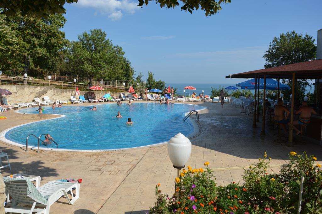 Ahilea Hotel - Free Pool Access Balchik Extérieur photo