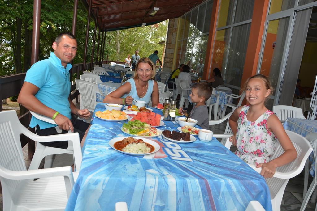 Ahilea Hotel - Free Pool Access Balchik Extérieur photo
