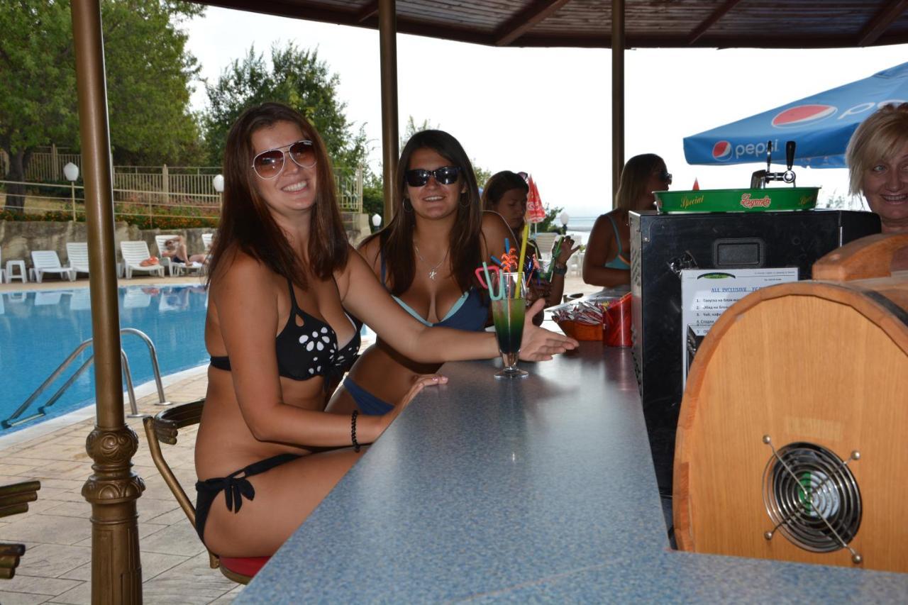 Ahilea Hotel - Free Pool Access Balchik Extérieur photo