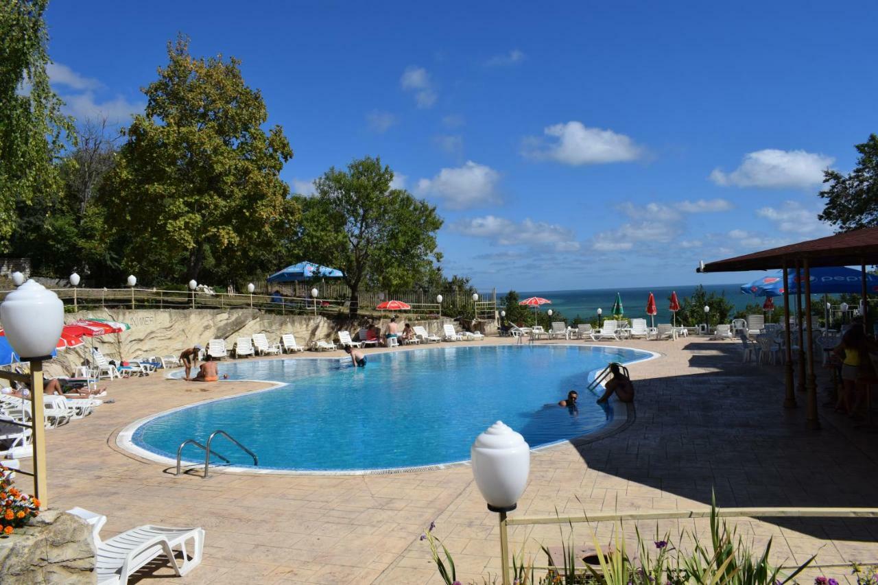 Ahilea Hotel - Free Pool Access Balchik Extérieur photo