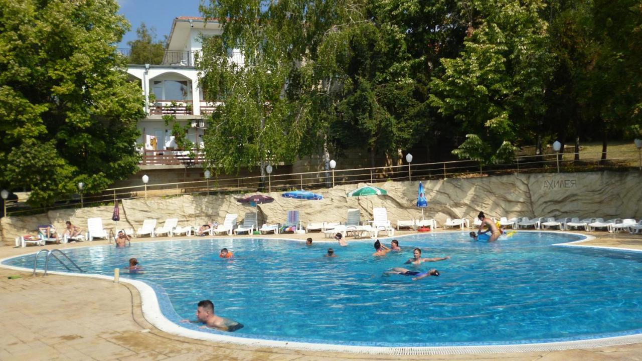 Ahilea Hotel - Free Pool Access Balchik Extérieur photo